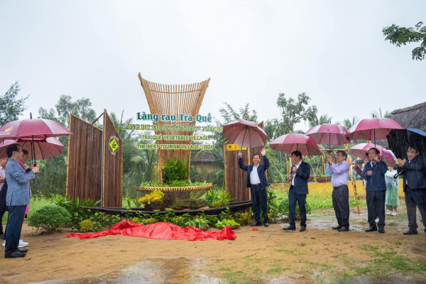 Phó Tổng thư ký UN Tourism tham dự Nghi thức kéo băng vinh danh Làng du lịch tốt nhất 2024 tại Hội An