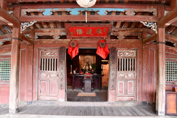 Bề dày lịch sử văn hóa của Chùa Cầu nhìn từ một truyền thuyết