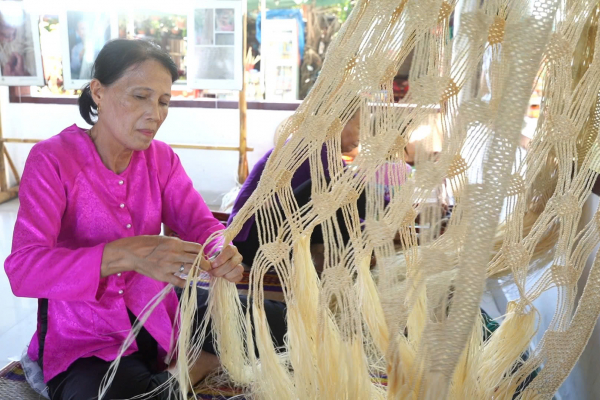 Đón nhận danh hiệu di sản văn hóa phi vật thể quốc gia “Nghề thủ công truyền thống đan võng ngô đồng ở Cù Lao Chàm