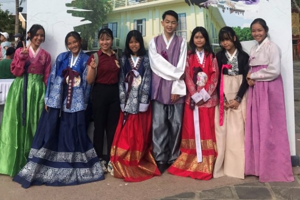 Du khách về phố cổ trải nghiệm văn hóa Hàn Quốc, Hội An