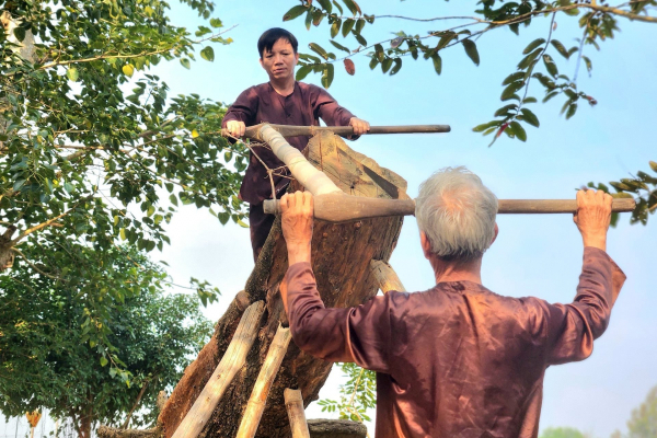 Guided tours at Kim Bong carpentry village