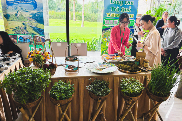 Introducing the Tra Que Vegetable Village at the 1st International Conference on Rural Tourism