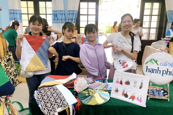 Many interesting activities at the Happiness Shop - Hội An