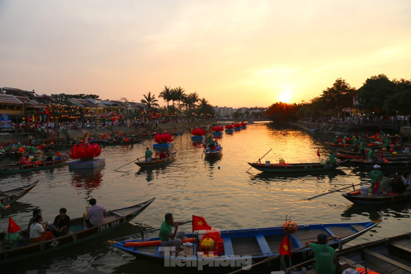 Mê đắm hoàng hôn cực chill giữa lòng Hội An