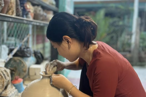 Young creativity in Thanh Hà Pottery Village