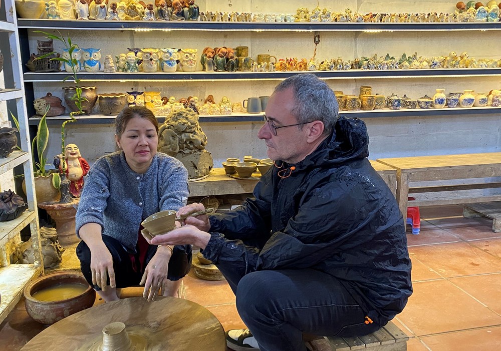 Làng gốm Thanh Hà đón nhận giải thưởng “Điểm du lịch cộng đồng tốt nhất” năm 2025 - ảnh 10